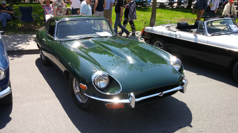 Illustration for article titled Classic car show - photo dump